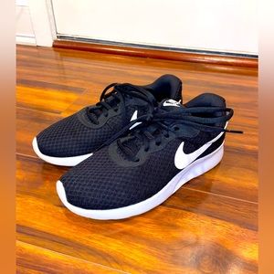 Nike Tanjun Sneakers